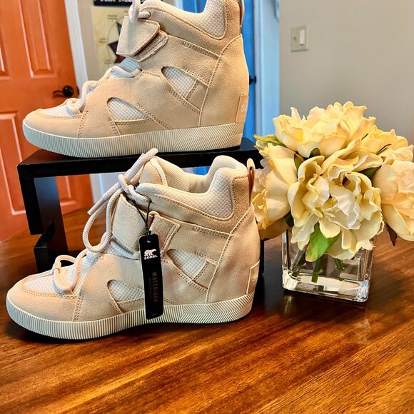 BRAND NEW Women's Sorel Out N About Sporty Wedge Sneaker Booties in Sand Size 9 - Picture 4 of 8
